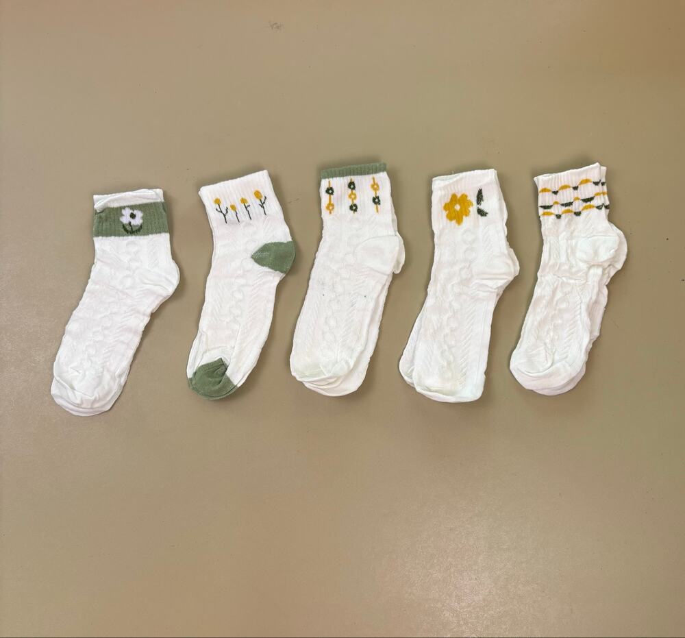 5 Pair White Floral Cable Knit Crew Socks Green Yellow NWOT